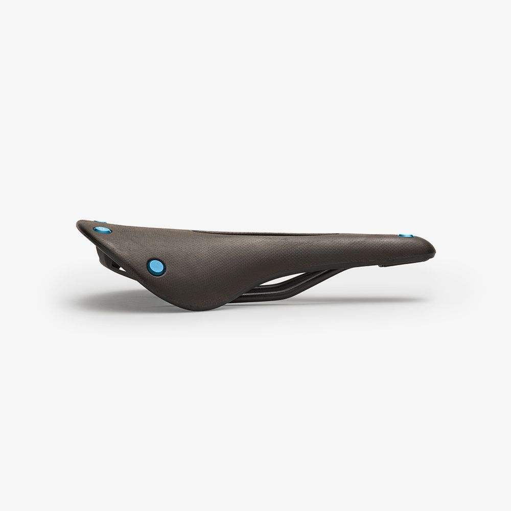 3-c15_carved_bronze_turquoise_cambium_saddle_side