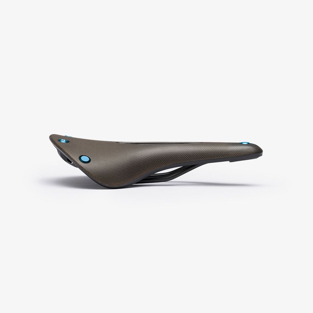 3-c17_carved_bronze_turquoise_cambium_saddle_side