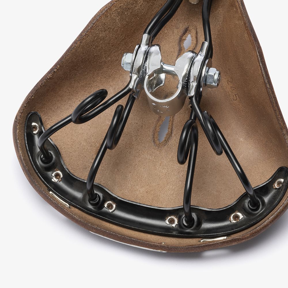 b18_a_brown_leather_saddle_details2