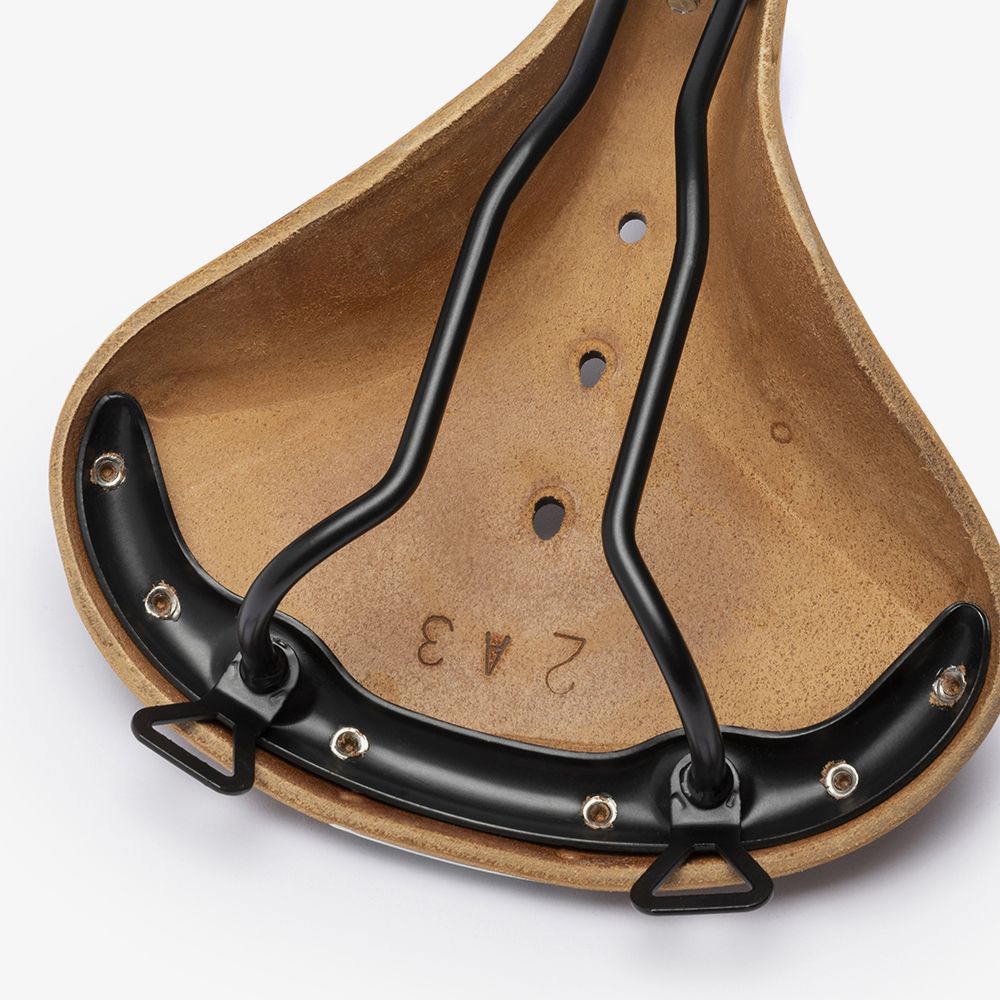 b68_honey_leather_saddle_detail2