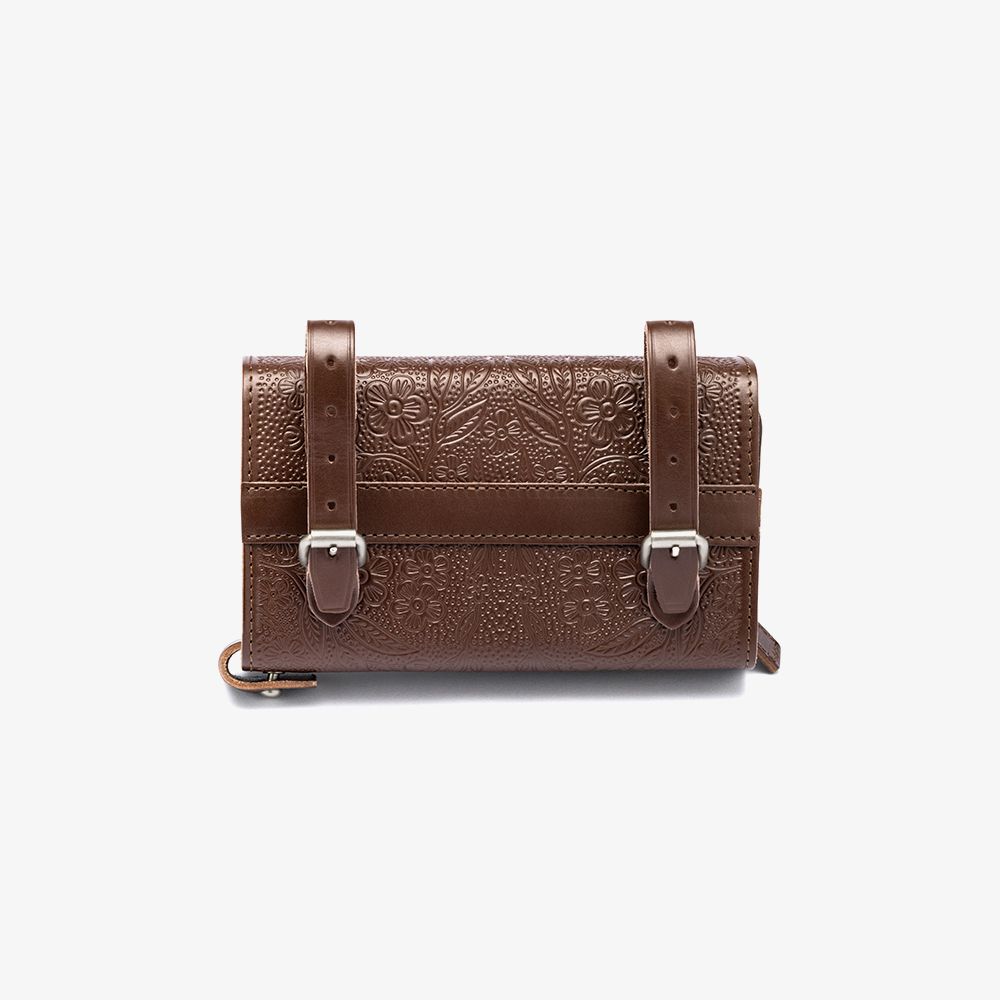 d-shaped_B18_1L_a_brown_bike_bags_back