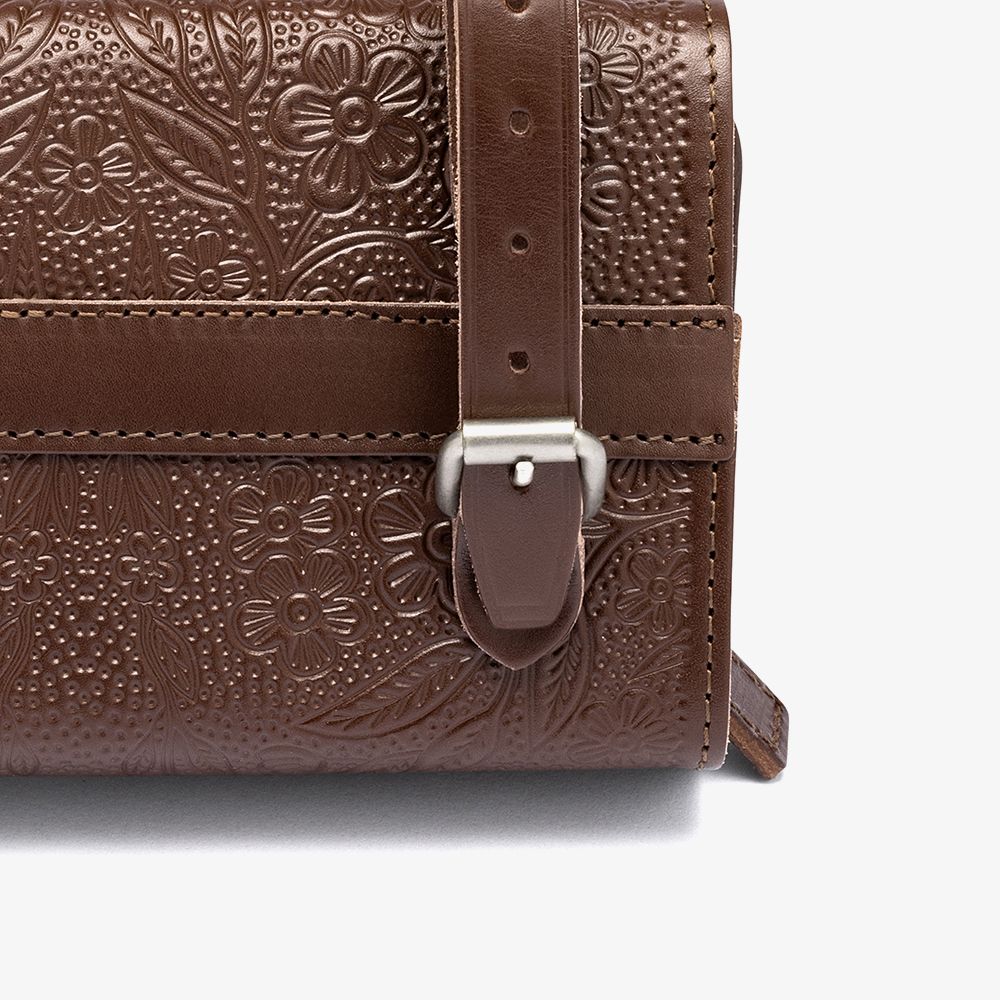d-shaped_B18_1L_a_brown_bike_bags_detail1
