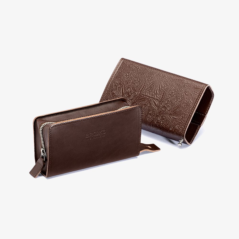 d-shaped_B18_1L_a_brown_bike_bags_detail3